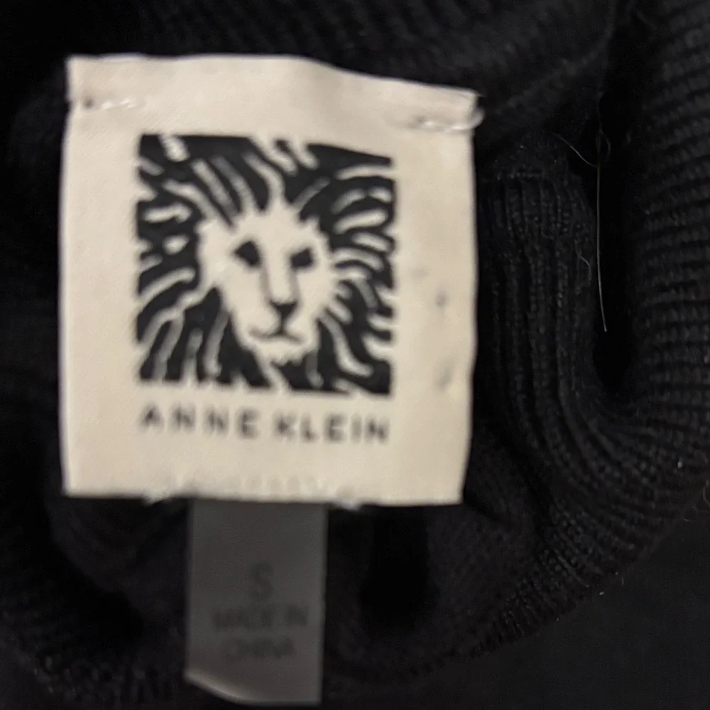 Anne Klein Black Knit Sleeveless Turtleneck - Picture 2 of 7